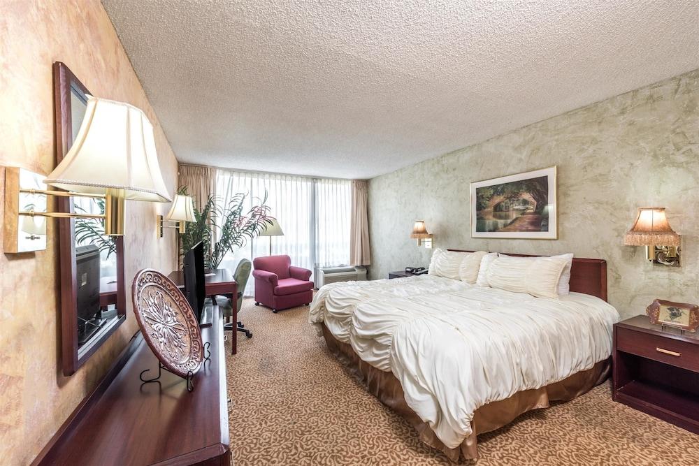 Staybridge Suites Dallas Market Ctr Love Field, An Ihg Hotel Екстериор снимка