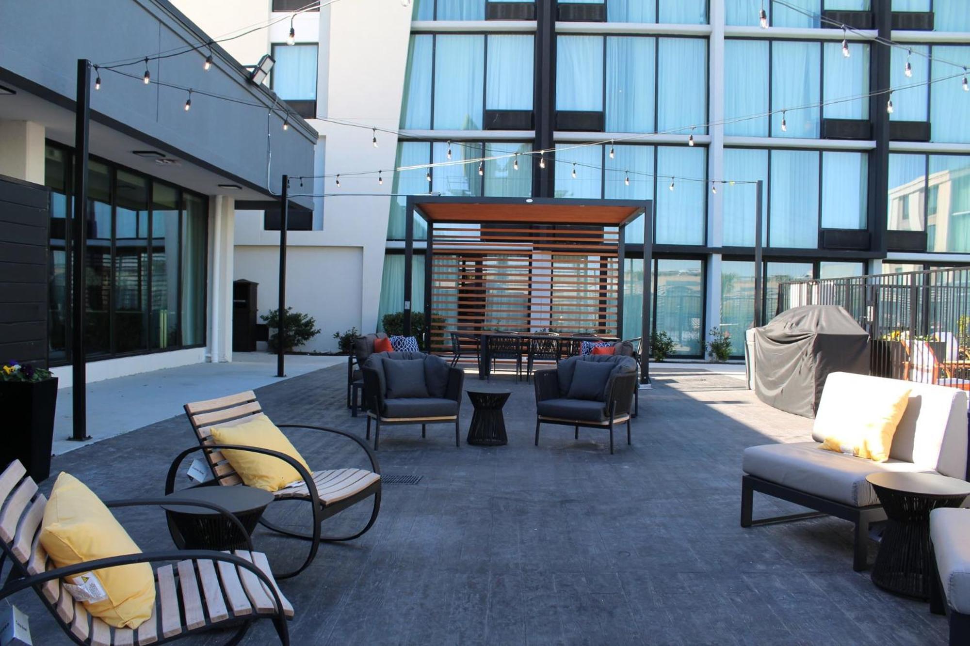 Staybridge Suites Dallas Market Ctr Love Field, An Ihg Hotel Екстериор снимка