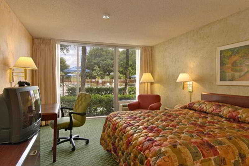 Staybridge Suites Dallas Market Ctr Love Field, An Ihg Hotel Стая снимка